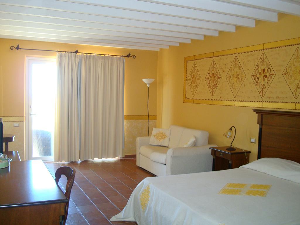 Country Resort Capo Nieddu 圣卡塔林纳 客房 照片