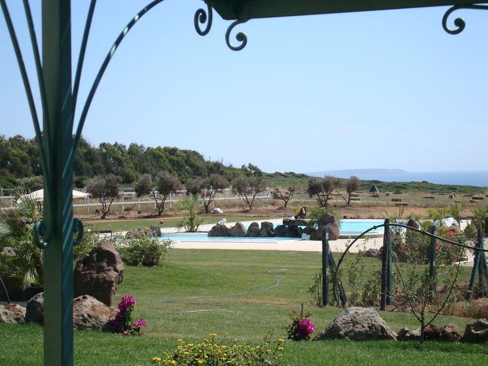 Country Resort Capo Nieddu 圣卡塔林纳 外观 照片